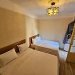 Downtown Simple Apartment - Families Only